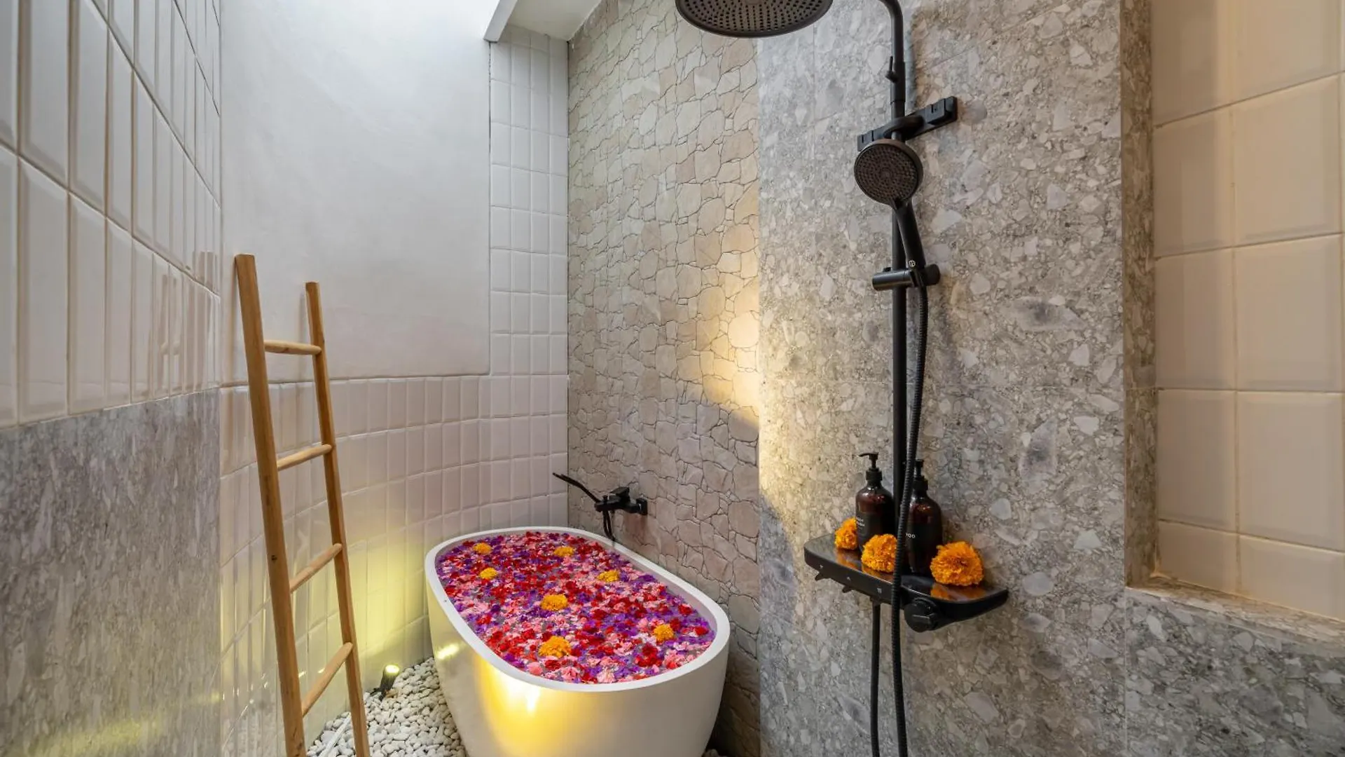 A9 - Exclusive 3-Bedroom Villa in Seminyak with a Rooftop Paradise Kerobokan